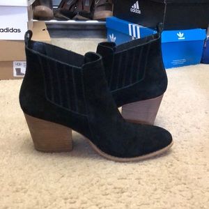 Crown Vintage black ankle booties